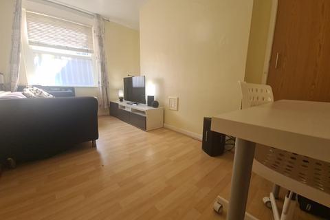 1 bedroom house to rent, Moorland Road, Leeds