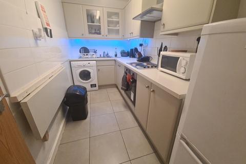 1 bedroom house to rent, Moorland Road, Leeds