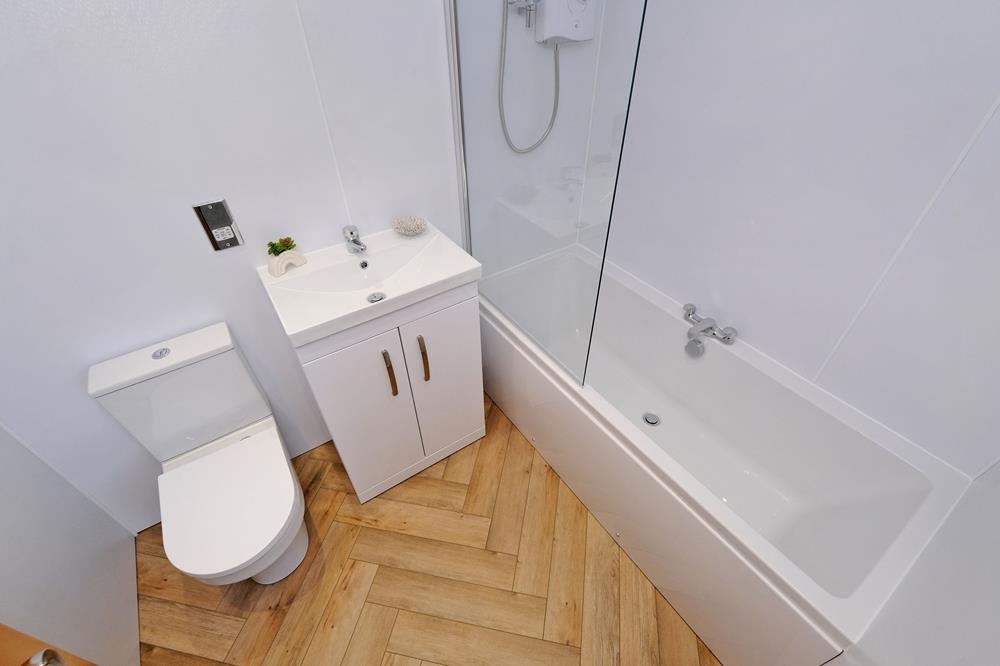 Hilton Heights 57 bathroom