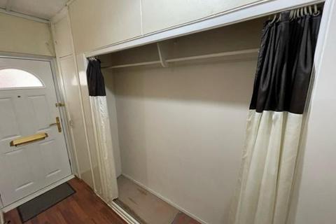2 bedroom flat to rent - Burnsall Croft, LEEDS LS12