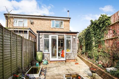 3 Blackthorn Close, Pennington, Lymington, SO41 8AY