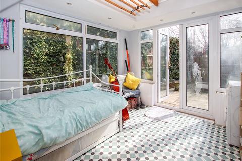 3 Blackthorn Close, Pennington, Lymington, SO41 8AY