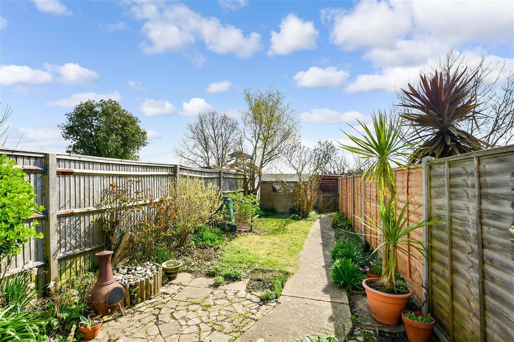 Gravits Lane, Bognor Regis, West Sussex 2 bed terraced house £290,000