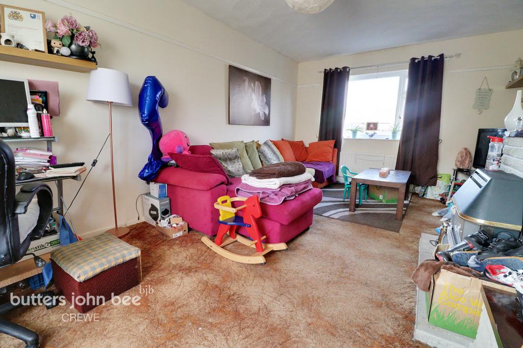 Bramhall Road, Crewe 3 bed semidetached house £140,000