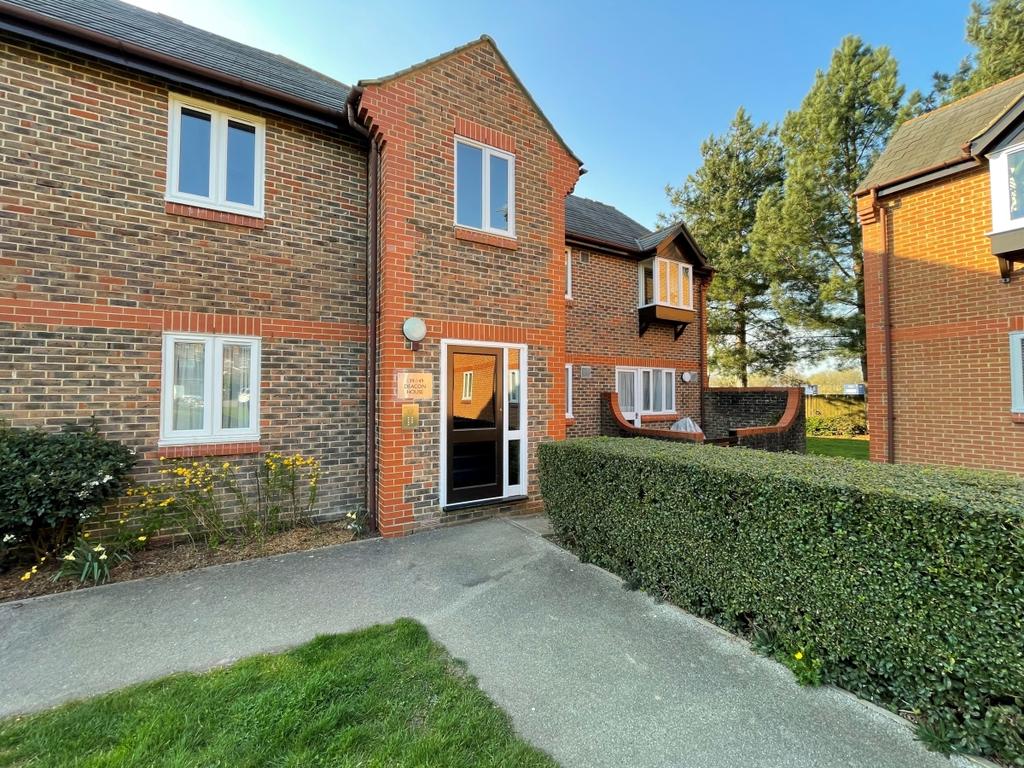 Douglas Road Tonbridge TN9 1 bed flat £850 pcm (£196 pw)