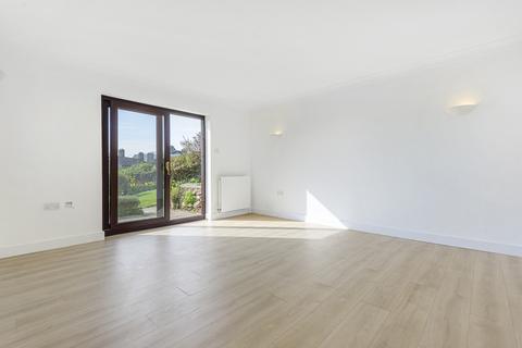 4 Cragg Drive, Grange-over-sands, LA11 6BL