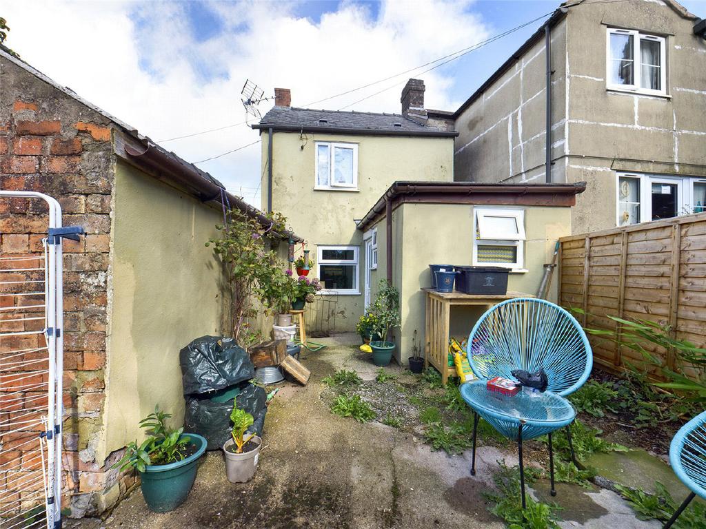 26 Church Road, Cinderford... 1 bed detached house £30,000