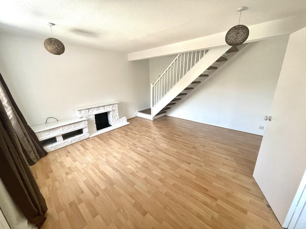 Hawley Hill, Blackwater 2 bed terraced house £1,200 pcm (£277 pw)