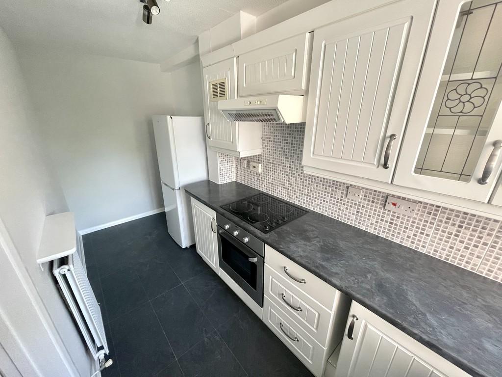 Hawley Hill, Blackwater 2 bed terraced house £1,200 pcm (£277 pw)