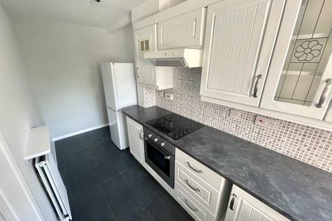 2 bedroom terraced house to rent, Hawley Hill, Blackwater