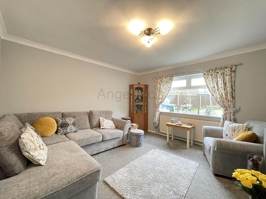 Mimosa Walk, Lowestoft 3 bed end of terrace house £200,000