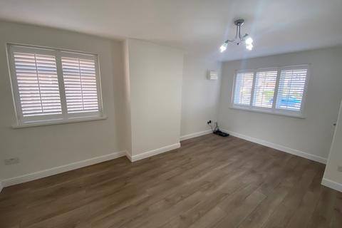 2 bedroom semi-detached house to rent, Lime Tree Ave, Crewe, Cheshire