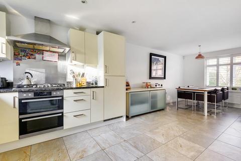 39 Waratah Drive, Chislehurst, BR7 5FP