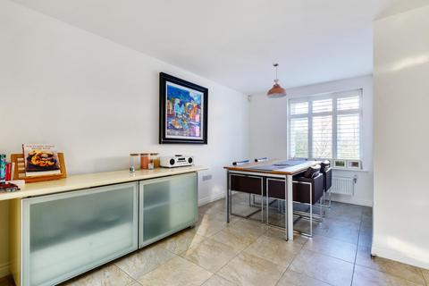 39 Waratah Drive, Chislehurst, BR7 5FP