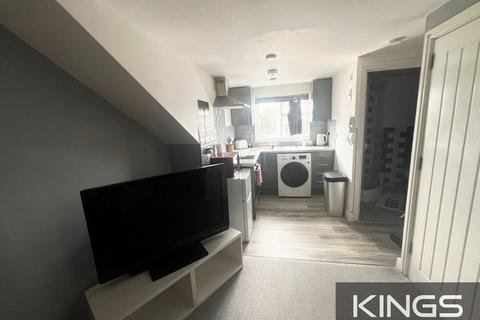 Studio to rent, Shirley High Street, Southampton