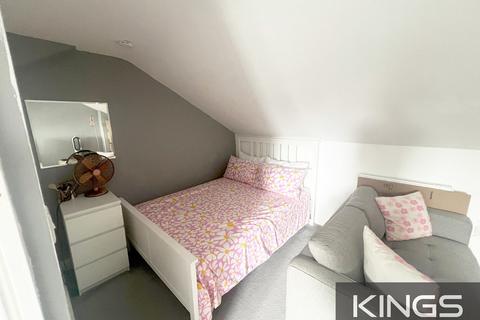 Studio to rent, Shirley High Street, Southampton
