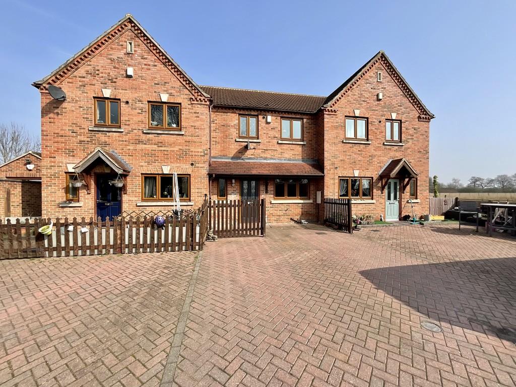 Swinderby Road, North Scarle 3 bed terraced house £650 pcm (£150 pw)