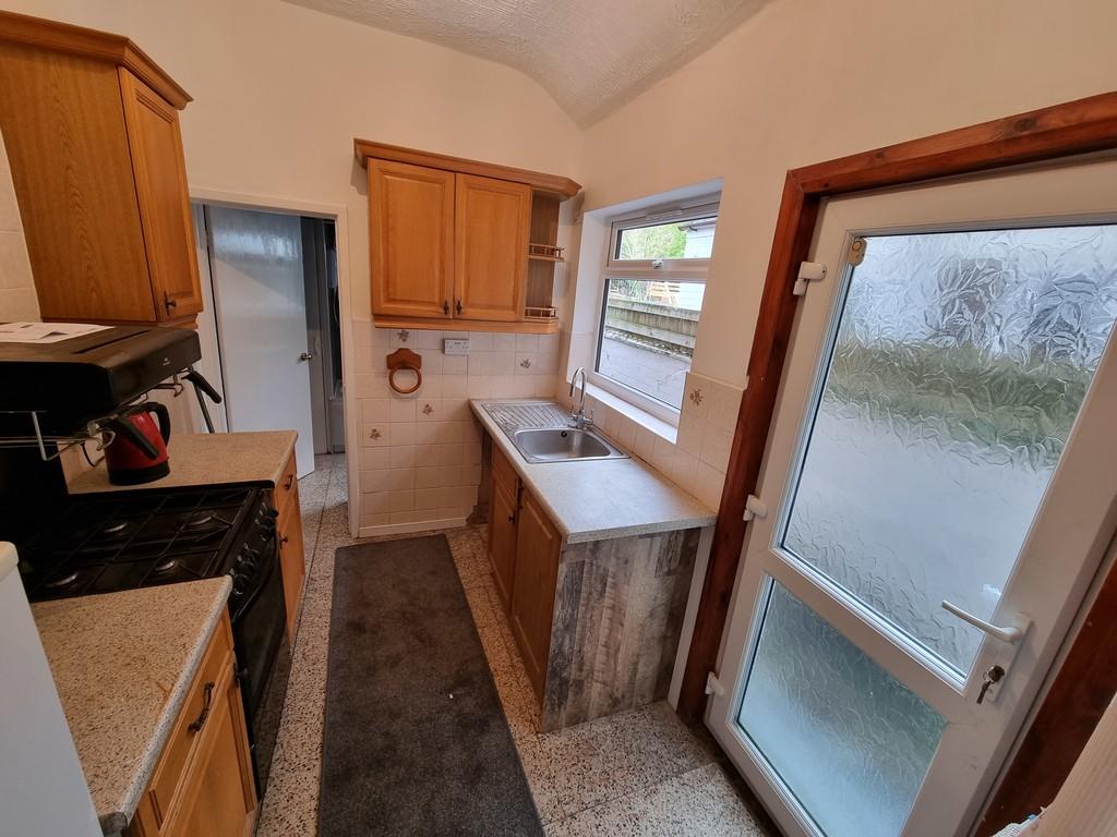 Hugh Road, Stoke Green, Coventry CV3 1AD 3 bed terraced house £800