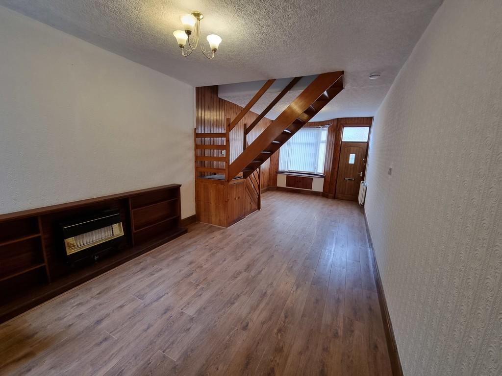 Hugh Road, Stoke Green, Coventry CV3 1AD 3 bed terraced house £800