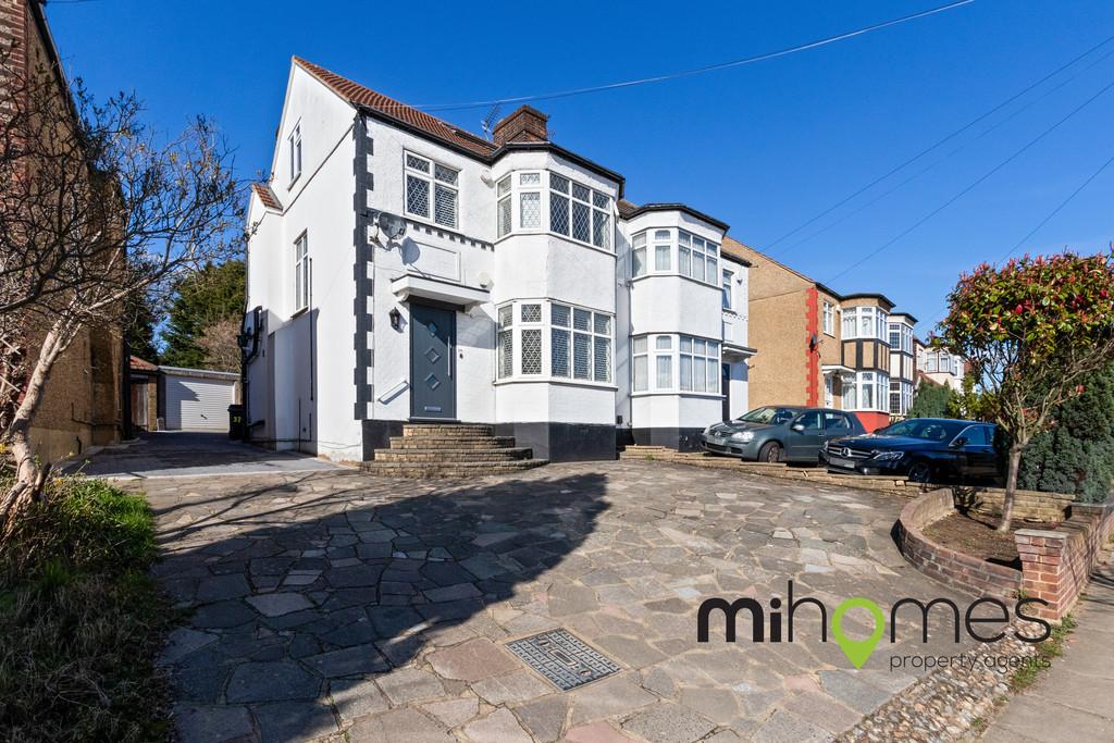 Hadley Way, N21 4 bed semidetached house £900,000