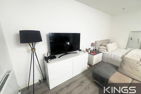 Studio to rent, Shirley High Street, Southampton
