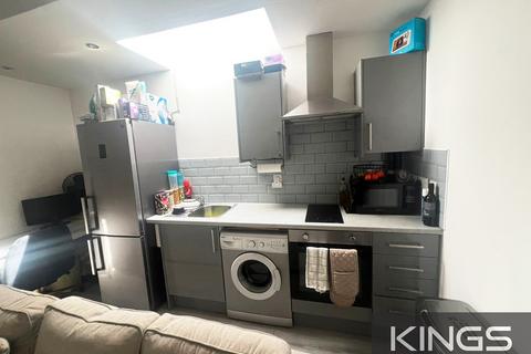 Studio to rent, Shirley High Street, Southampton