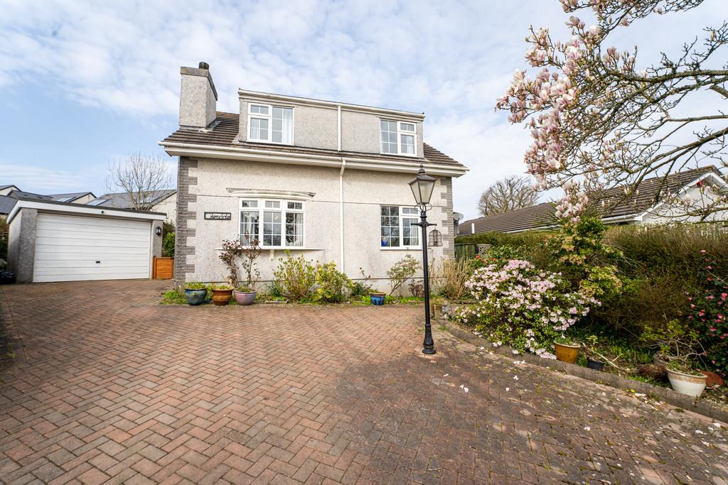 St. Annes Road, Glenholt 4 bed detached house £400,000