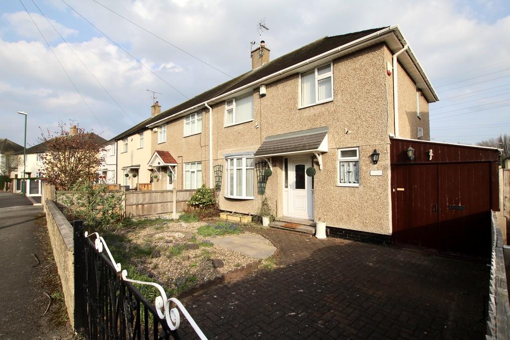 Stirling Grove, Clifton 3 bed semi-detached house - £750 pcm (£173 pw)