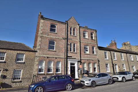 2 bedroom apartment to rent, Maison Dieu, Richmond