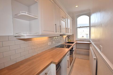 2 bedroom apartment to rent, Maison Dieu, Richmond