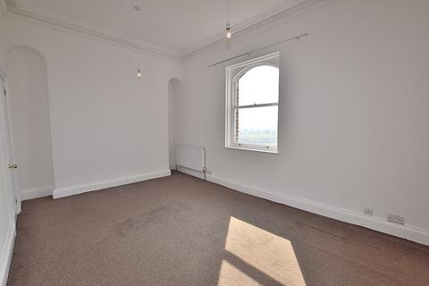 2 bedroom apartment to rent, Maison Dieu, Richmond