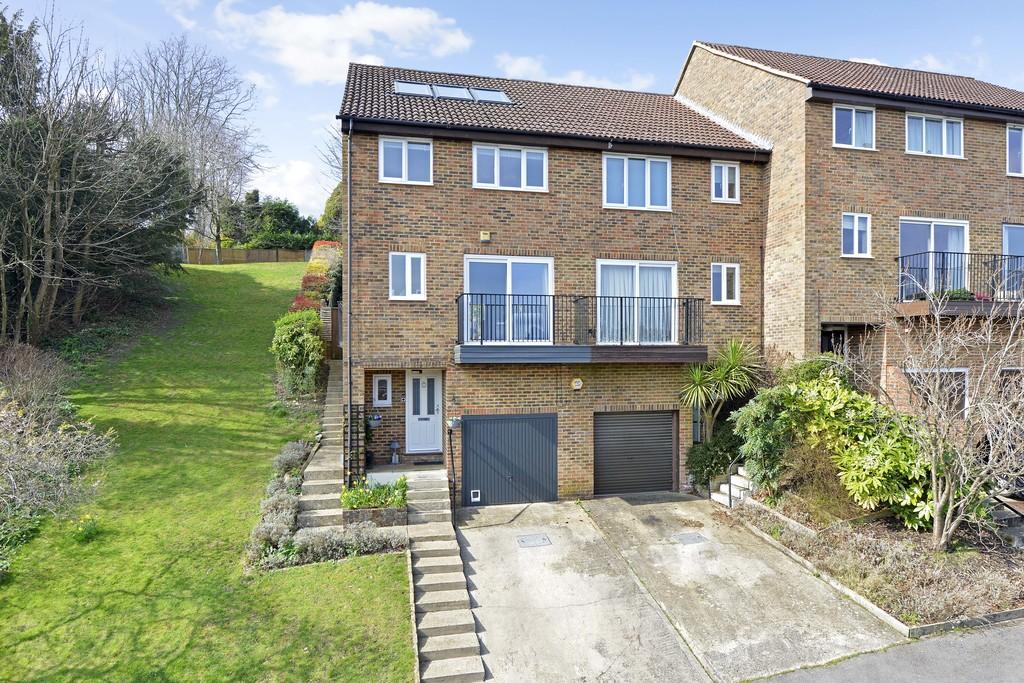 Artington Walk, Guildford, GU2 4 bed semidetached house £845,000