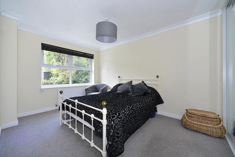 5 Artington Walk, Guildford, GU2 4EA