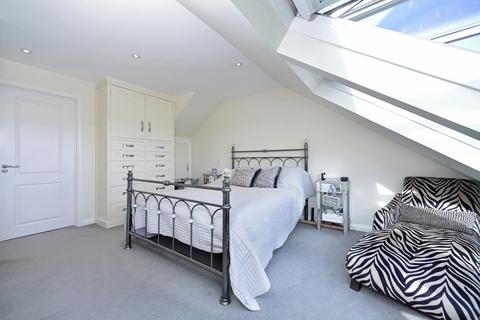 5 Artington Walk, Guildford, GU2 4EA