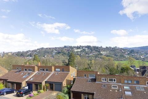 5 Artington Walk, Guildford, GU2 4EA