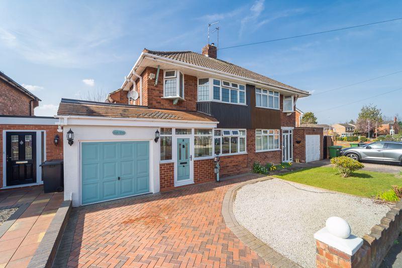 Taunton Avenue, Fordhouses, Wolverhampton 3 bed semidetached house £
