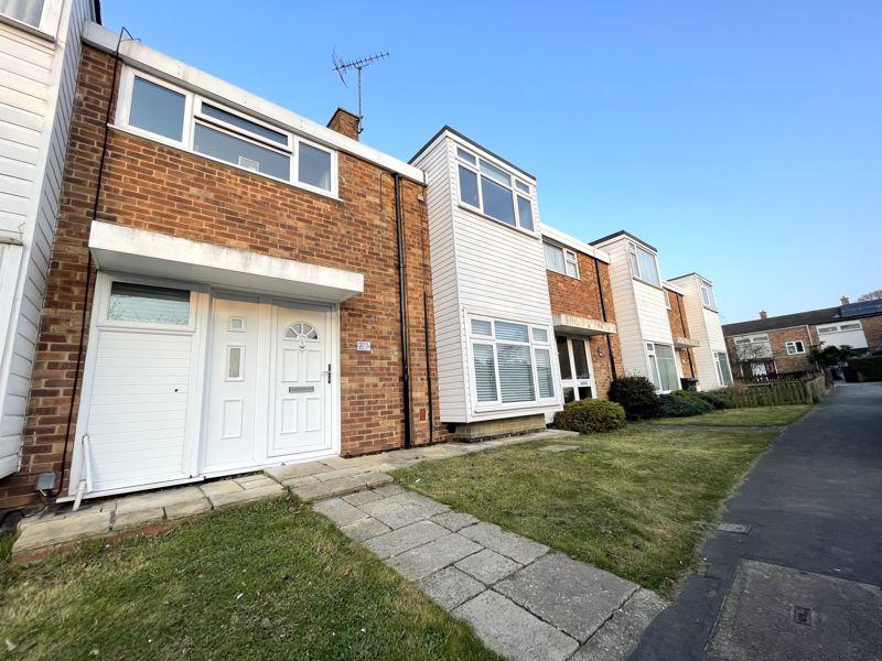 Barn Mead, Harlow 3 bed terraced house £360,000