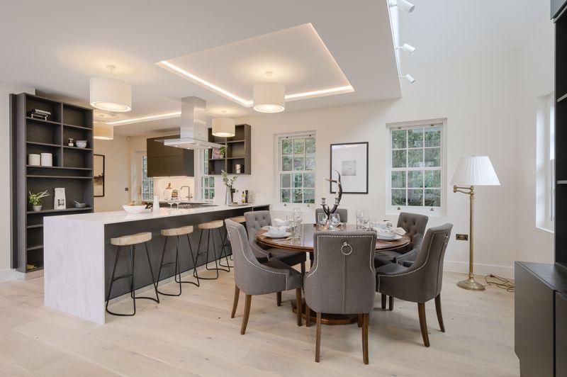Green Lane, Cobham 3 bed penthouse £5,500 pcm (£1,269 pw)