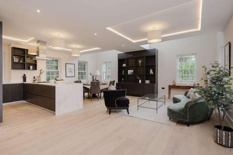 Green Lane, Cobham 3 bed penthouse £5,500 pcm (£1,269 pw)