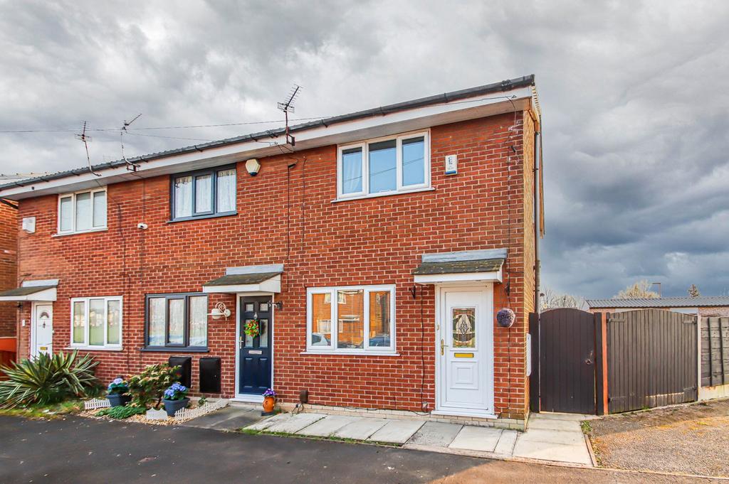 Marbury Close, Flixton, Manchester, M41 2 bed townhouse £240,000