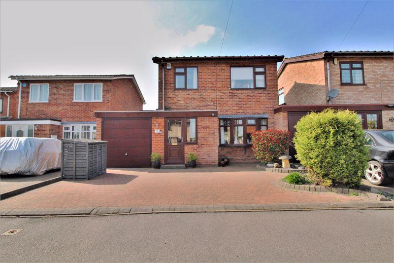 St. Josephs Close, Pelsall, WS3 4JA 3 bed link detached house £295,000