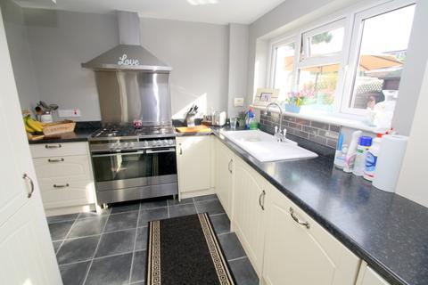 3 bedroom semi-detached house for sale - Lodge Way, SHEPPERTON, TW17