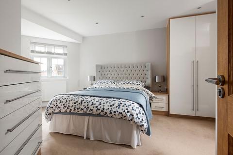 17 Echelforde Drive, Ashford, TW15 2ER