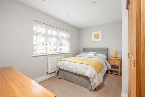 17 Echelforde Drive, Ashford, TW15 2ER