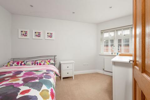 17 Echelforde Drive, Ashford, TW15 2ER