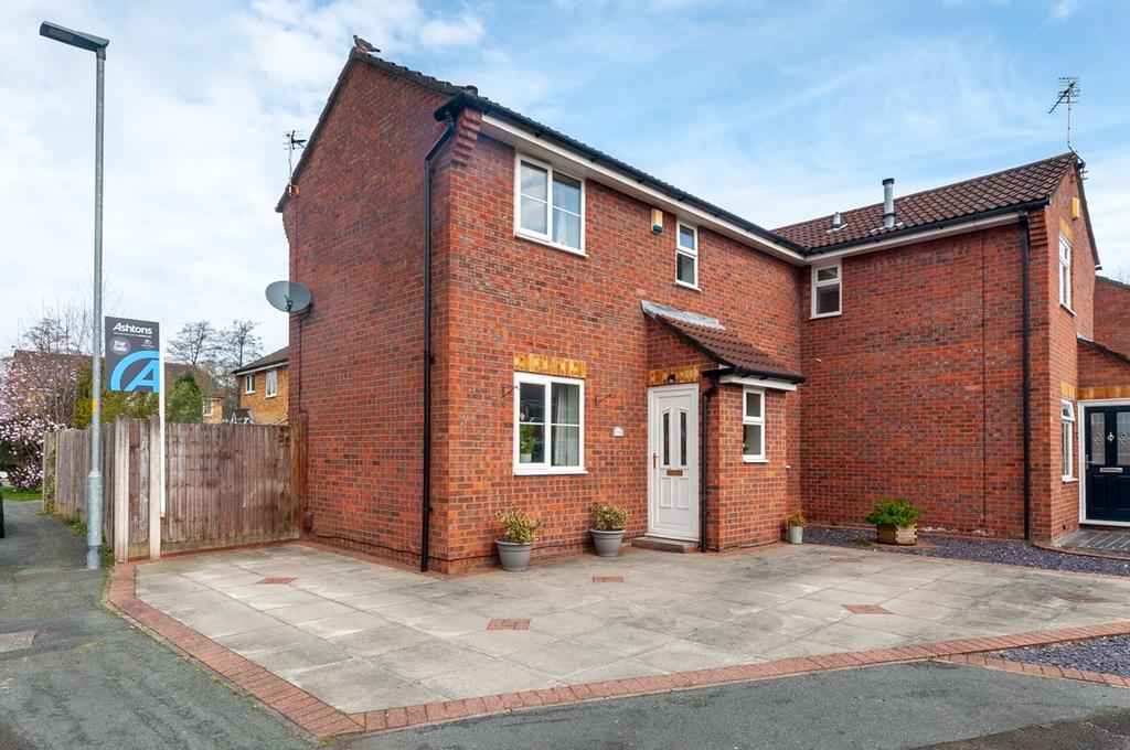 Kinross Close, Fearnhead, Warrington, WA2 2 bed semidetached house £