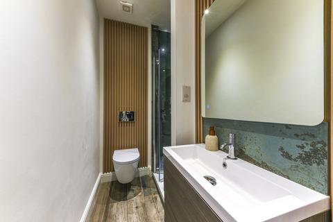 2 bedroom apartment to rent, Queenstown Road, London