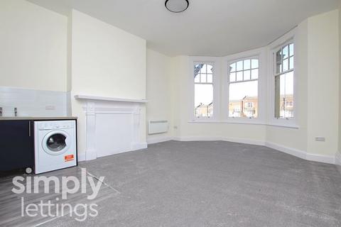 Studio to rent, The Upper Drive, Hove