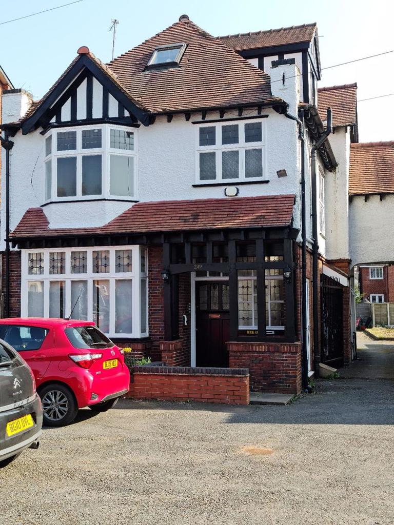 Alcester Road South, Kings Heath, Birmingham, B14 6DT 2 bed apartment