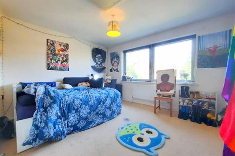 23 Vantage Place, Feltham, TW14 9EH